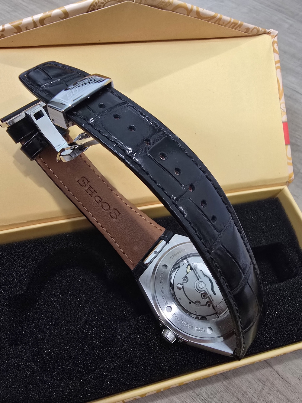Men’s Black Leather Strap Authomatic Watch - Picture 6 of 10